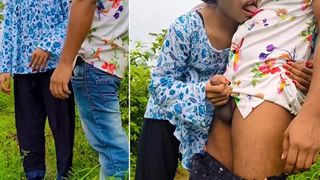 කැලේ ආතල් ගන්න දෙවෙනි දවස Sexy Sri Lankan College Lovers Very Risky Outdoor Public Fuck in JUNGLE