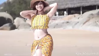Sweet Kylie Masturbates to get Squirt on a Public Beach