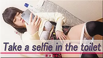 Take a selfie in the toilet - Bizarre Oriental Film