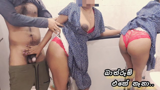 බාත්රූම් එකට රෙදි හෝදන්න ආපු නෑනා.. (ඔරිජිනල් වොයිස්) / Sri Lankan Bathroom Sex With Cute Step-Sister