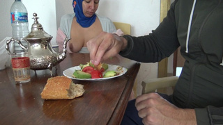 alluring irani stepmom drinks facial شیر پسرخوانده ایرانی ام آب دهانم را می گیرد