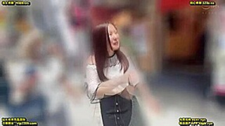 04411,Beautiful woman's lewd appearance